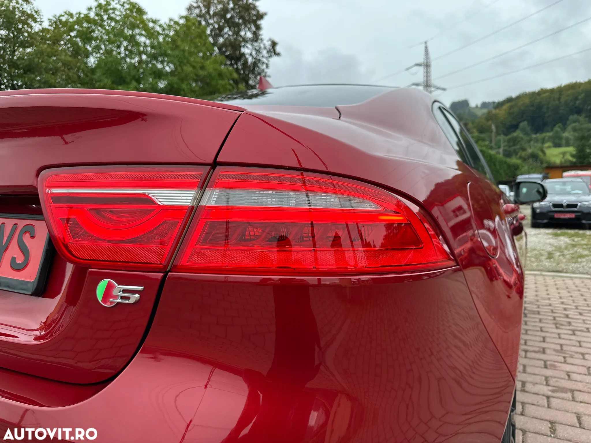 Jaguar XE RWD S - 16