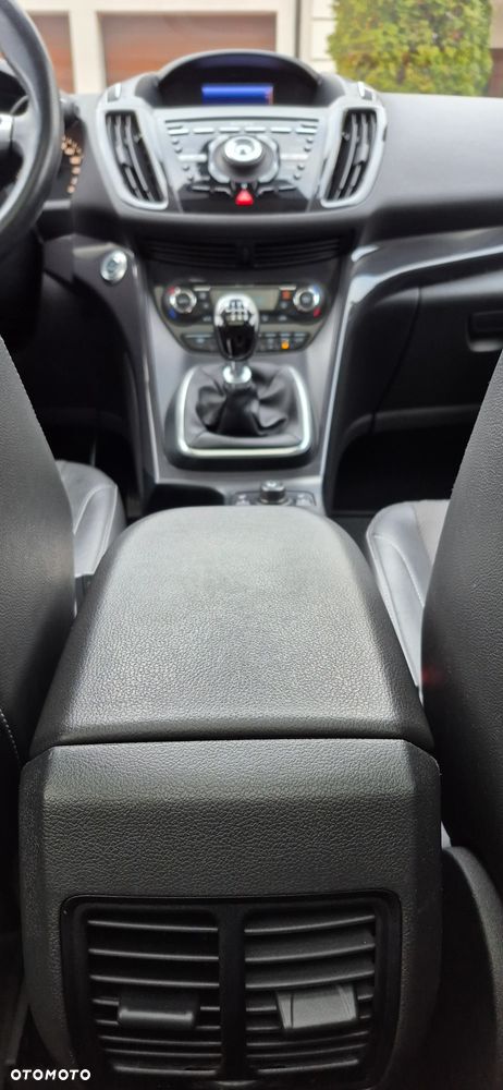 Ford Kuga 2.0 TDCi 2x4 Titanium - 16