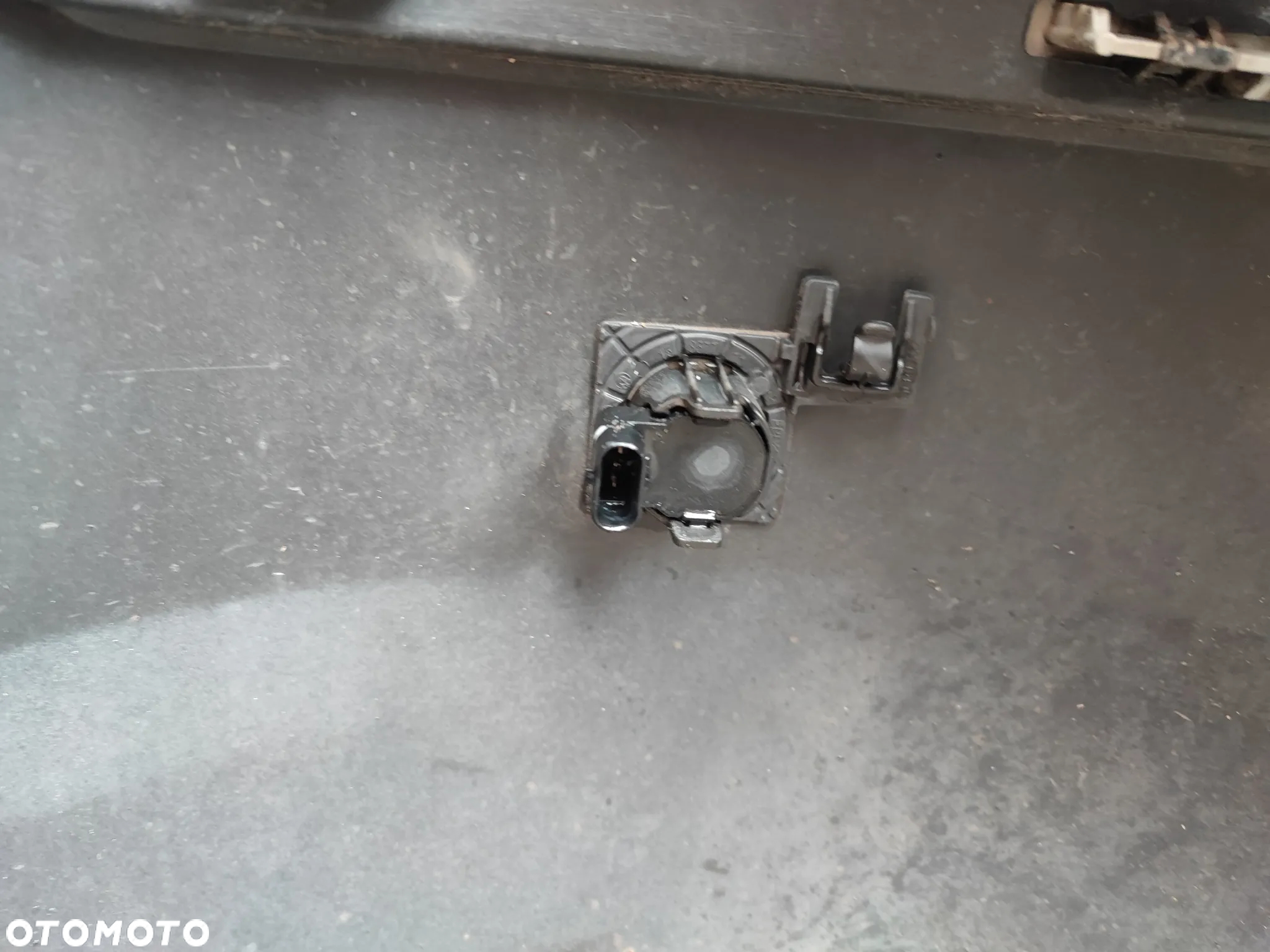 BMW F11 / F11N ORYGINALNY ZDERZAK TYŁ POD: PDC ( CZUJNIKI PARKOWANIA ORAZ WYDECH 535D ) O NR. 7 254 919 / 7 237 303 OEM W KOLORZE TIEFSEEBLAU METALLIC A76 - 25