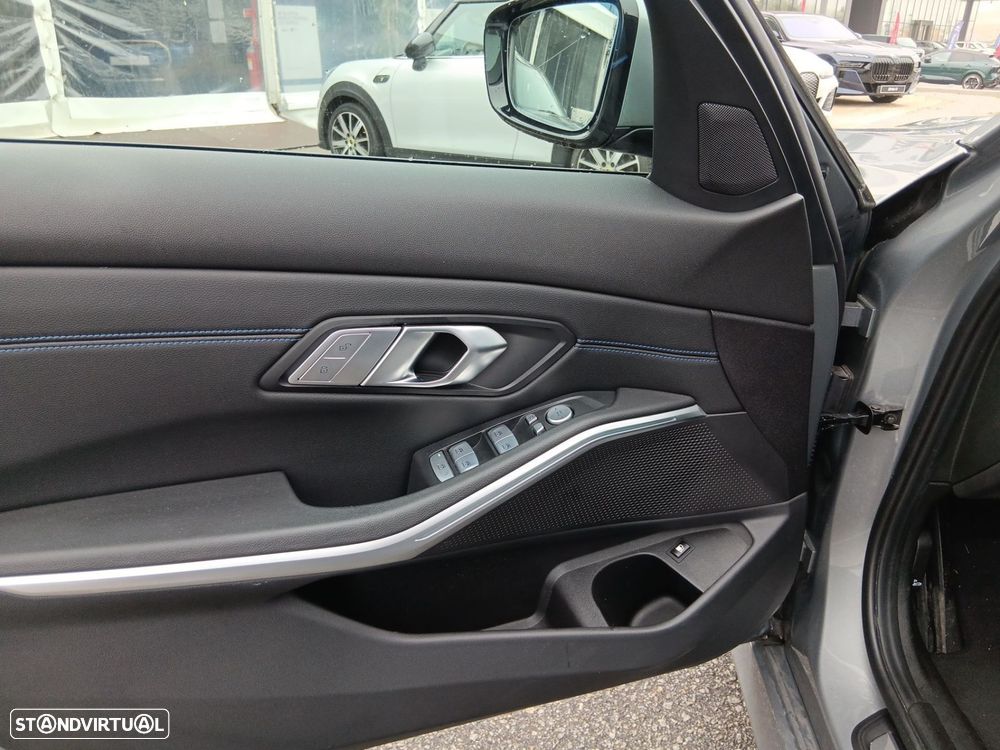 BMW 320 e Pack Desportivo M Auto - 15
