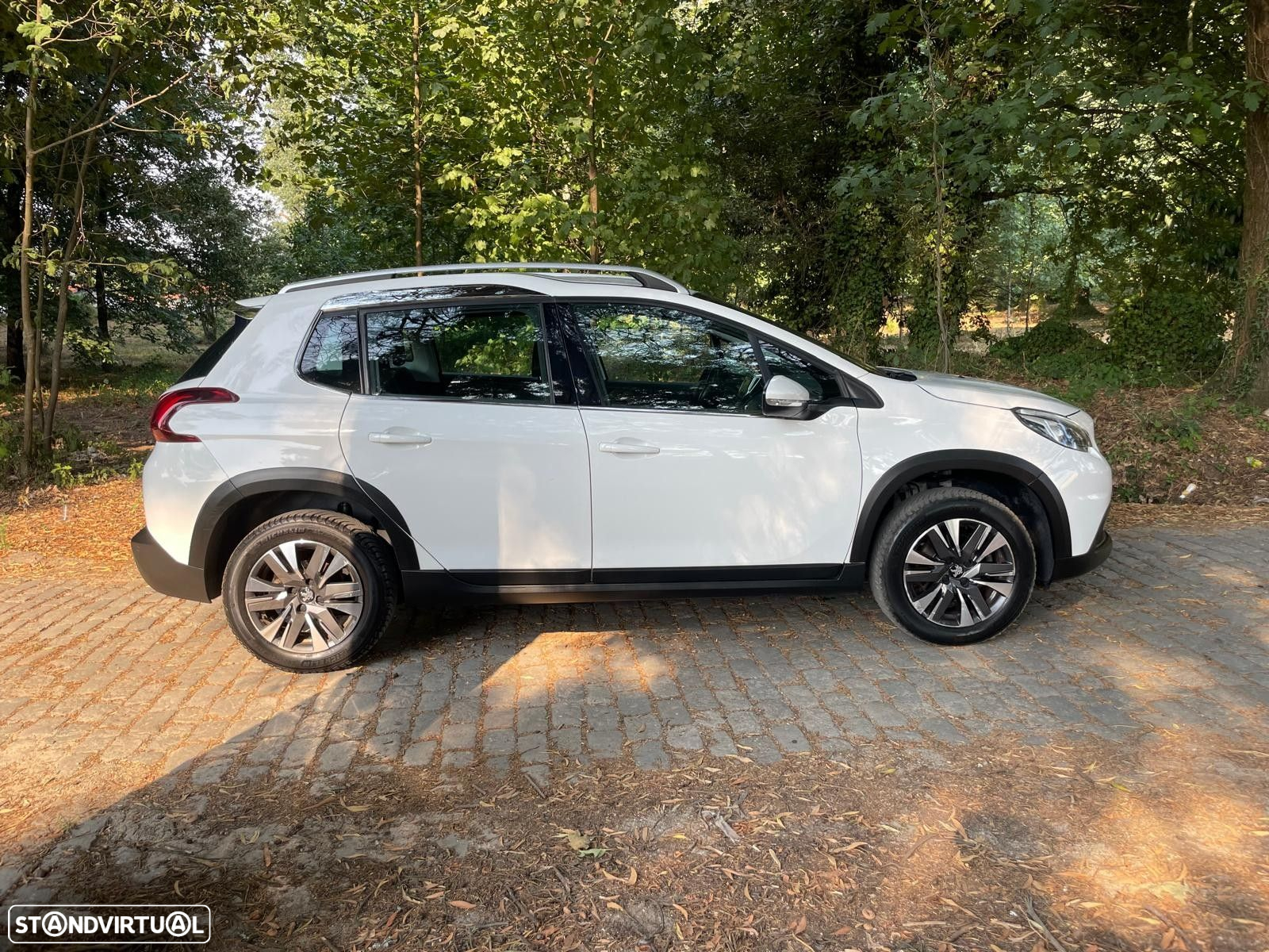 Peugeot 2008 1.2 PureTech Allure - 36