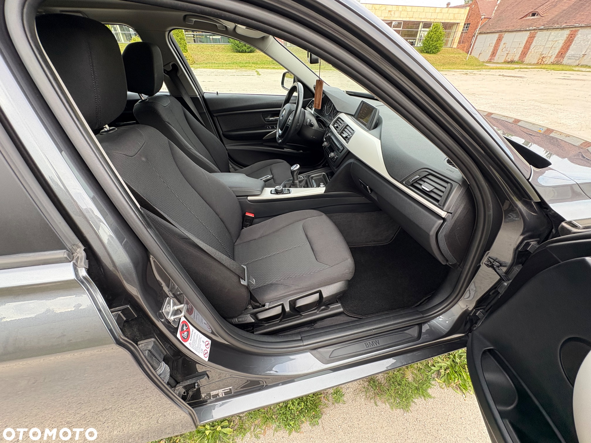 BMW Seria 3 316i Touring - 12