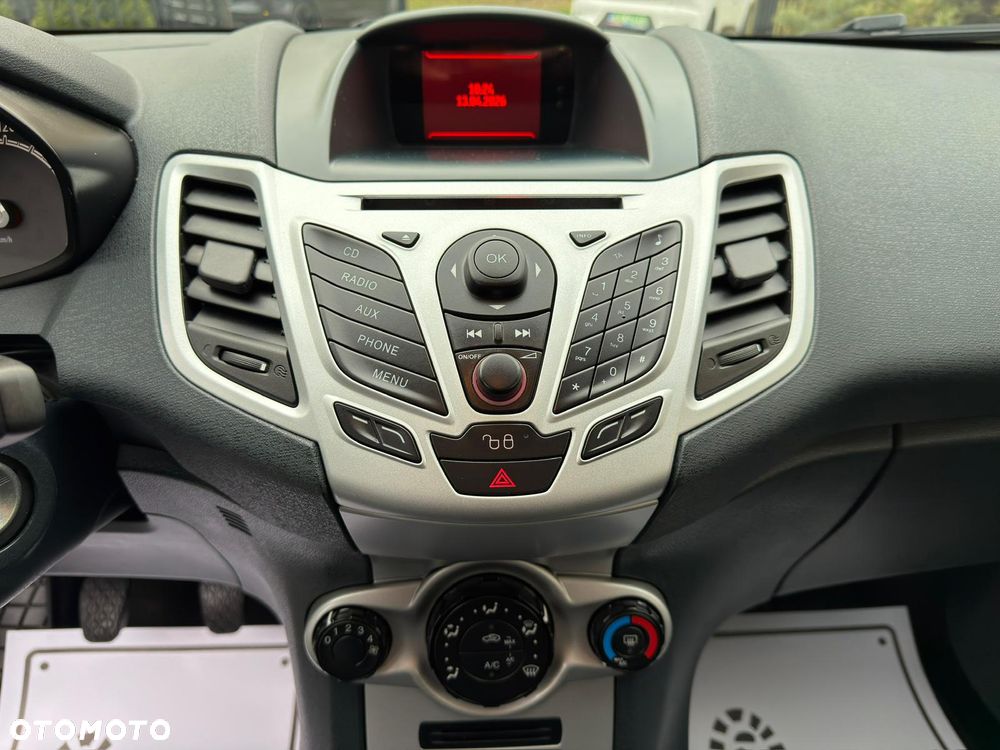 Ford Fiesta - 25