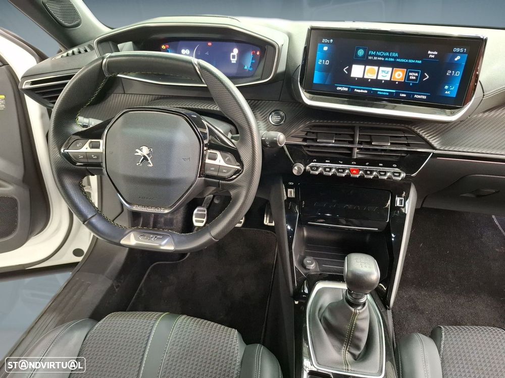 Peugeot 2008 1.2 PureTech GT - 17