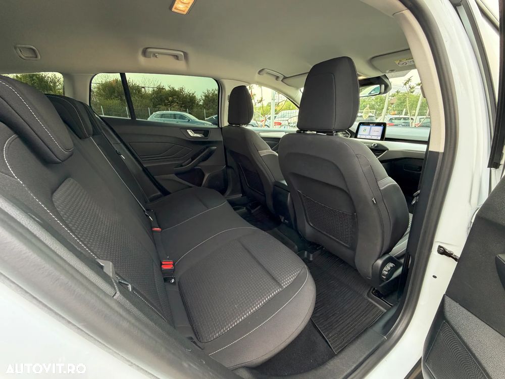 Ford Focus 1.0 EcoBoost Connected - 32