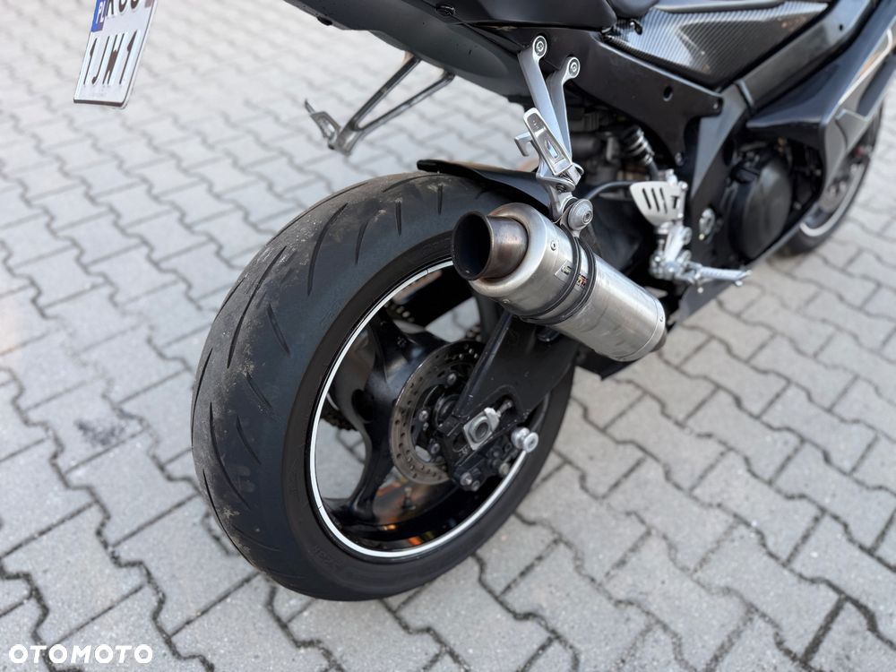 Suzuki GSX-R - 16