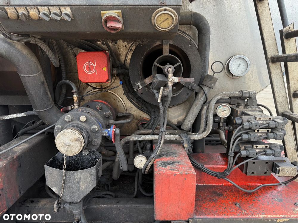 Renault Midlum Skrapiarka Drogowa Secmair 6000 l - 15