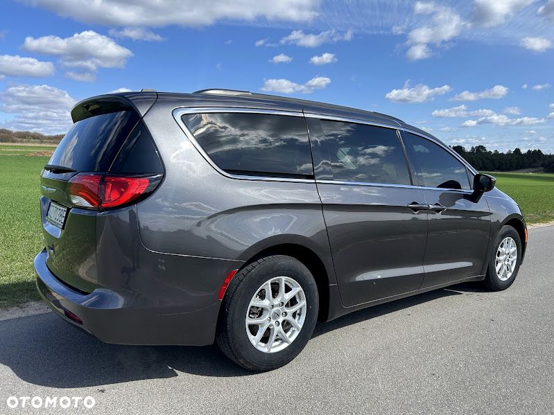 Chrysler Pacifica - 16