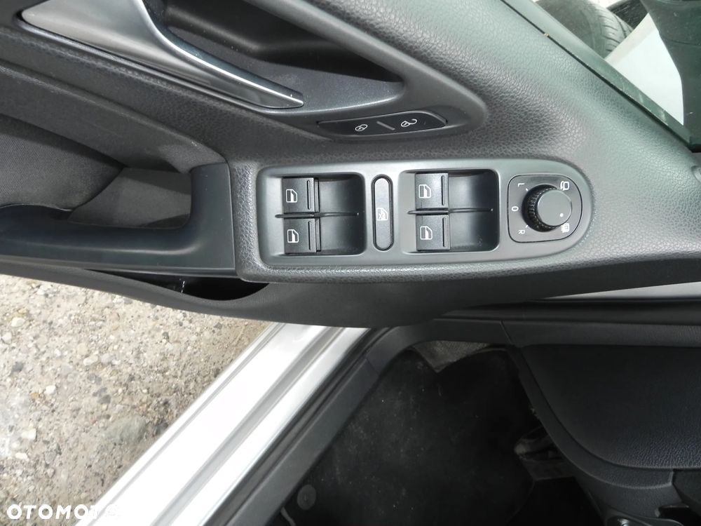 Volkswagen Golf 2.0 TDI Comfortline - 27