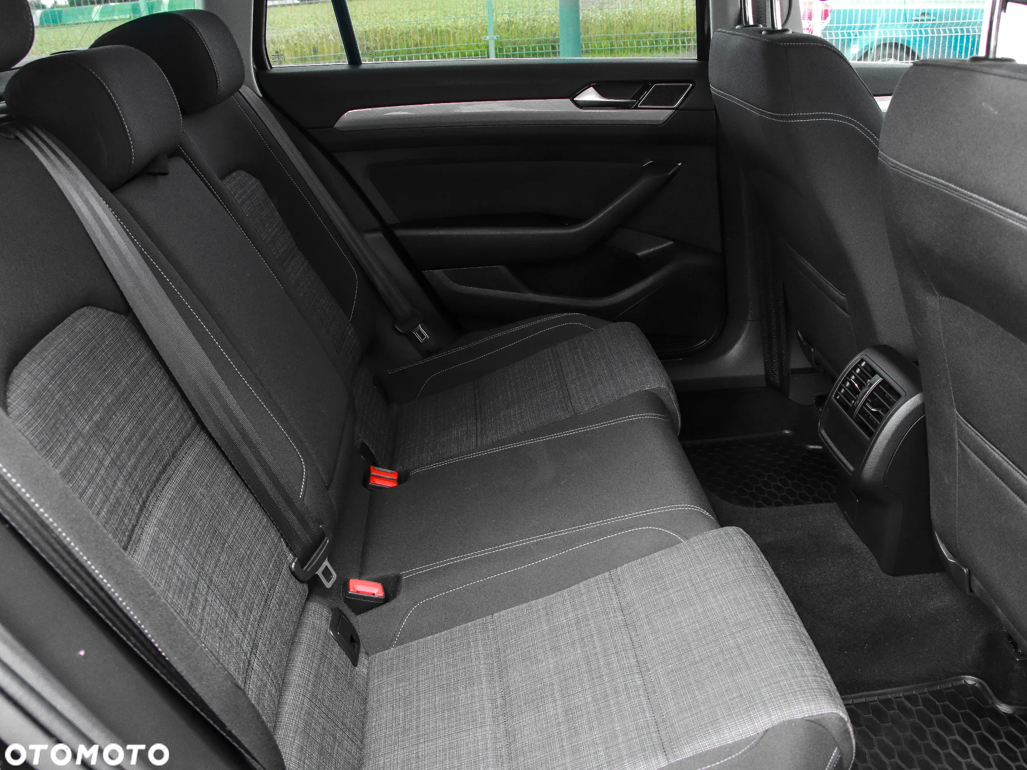 Volkswagen Passat 2.0 TSI Business DSG - 12