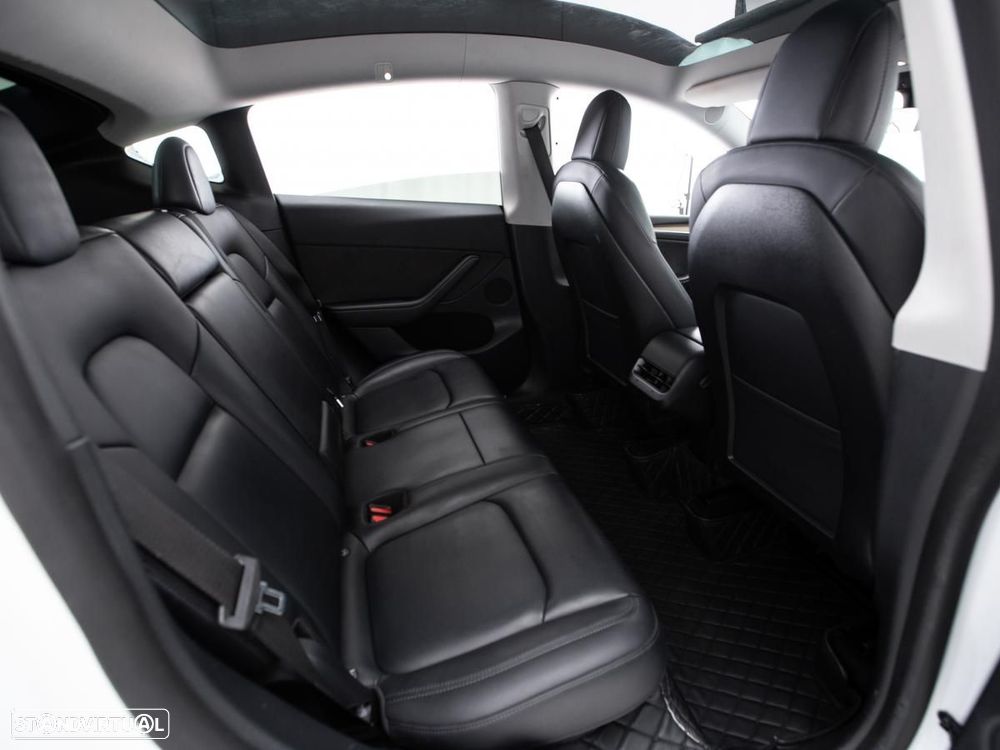 Tesla Model Y Long Range Dual Motor AWD - 11