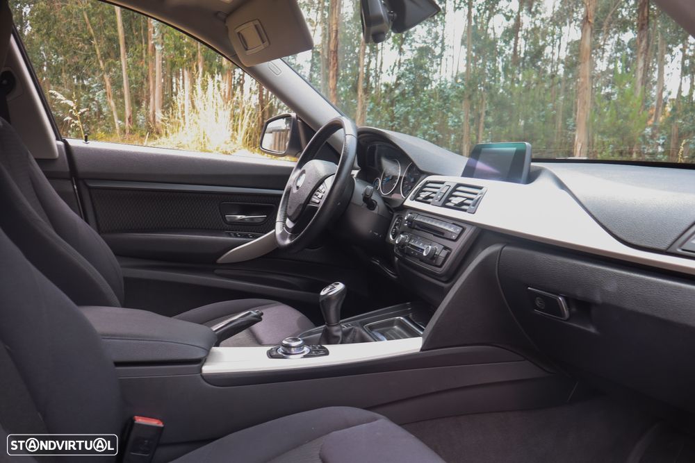 BMW 320 d xDrive Sport Line — fotografia 10