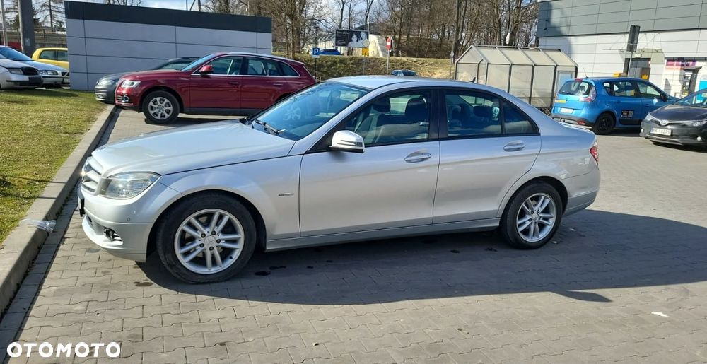 Mercedes-Benz Klasa C 180 CGI Automatik BlueEFFICIENCY - 13