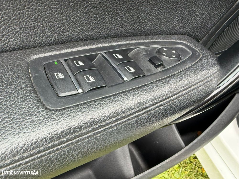 BMW 118 d Aut. Sport Line - 22