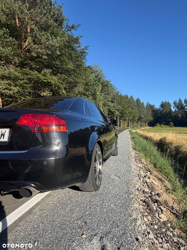 Audi A4 Limousine - 8