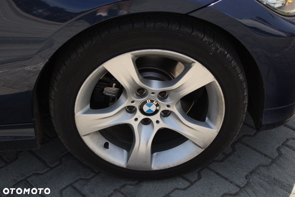 BMW Seria 3 325i xDrive Edition Sport - 10