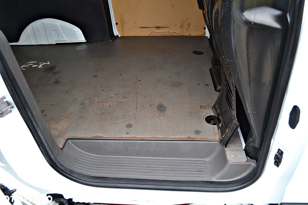 Ford Transit Connect - 32