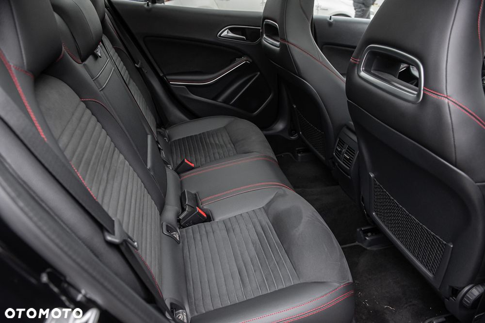 Mercedes-Benz GLA 250 4Matic 7G-DCT AMG Line - 35