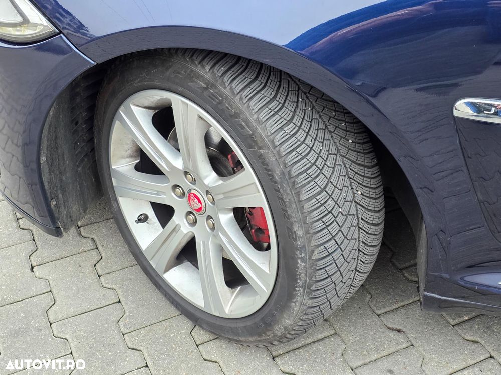 Jaguar XF 2.0 Turbo - 12
