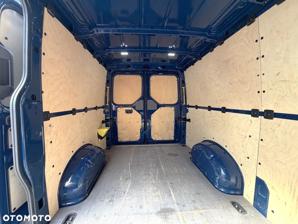 Volkswagen CRAFTER L2H1 Salon Polska Jak Nowy Pełny serwis ASO VW Trwał silnik 2.0TDI 140KM bez BiTurbo! Kamera cofania Parktroniki Przód oraz Tył, Fabryczna zabudowa przestrzeni ładunkowej, Homologacja VAT-1 Alarm, Tempomat z ogranicznikiem pręd.. MirrorLink, Android Auto, Apple Carplay, Ekran 6,5' - 7