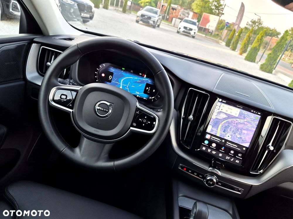 Volvo XC 60 B4 D Plus Dark - 28