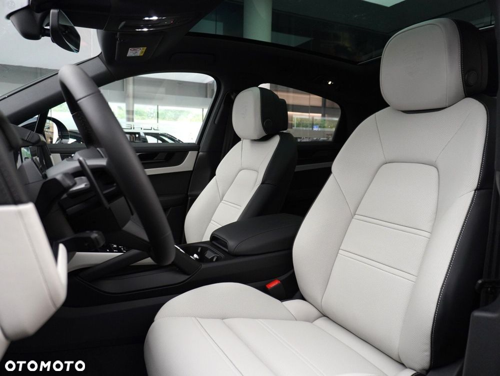 Porsche Cayenne E-Hybrid PHEV Black Edition - 31