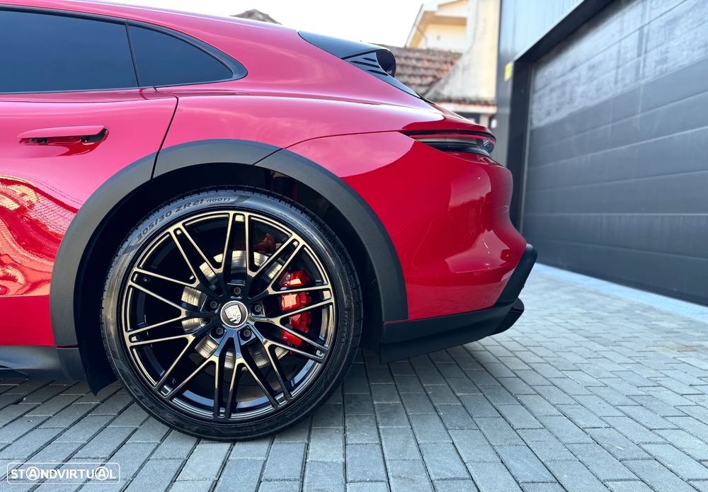 Porsche Taycan Cross Turismo 4 - 6