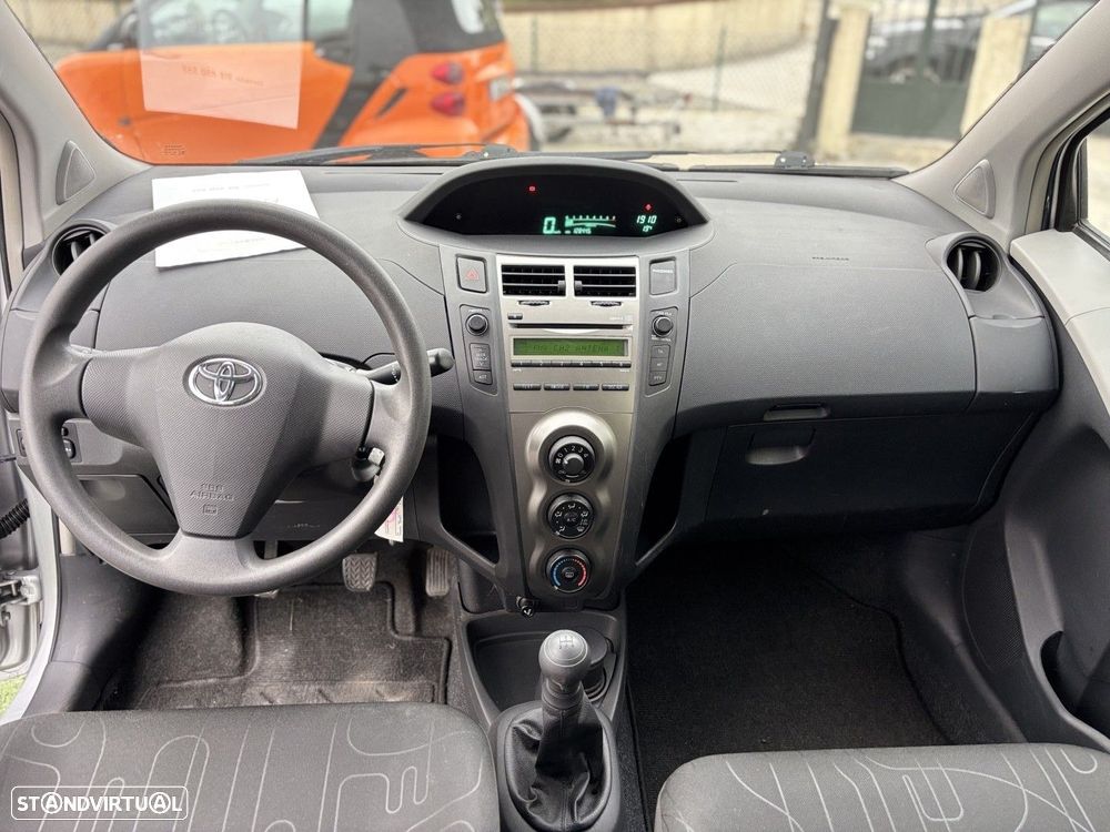 Toyota Yaris 1.0 VVT-i AC+VSC - 9