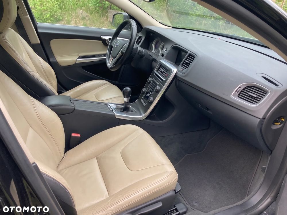 Volvo S60 D2 Momentum - 8