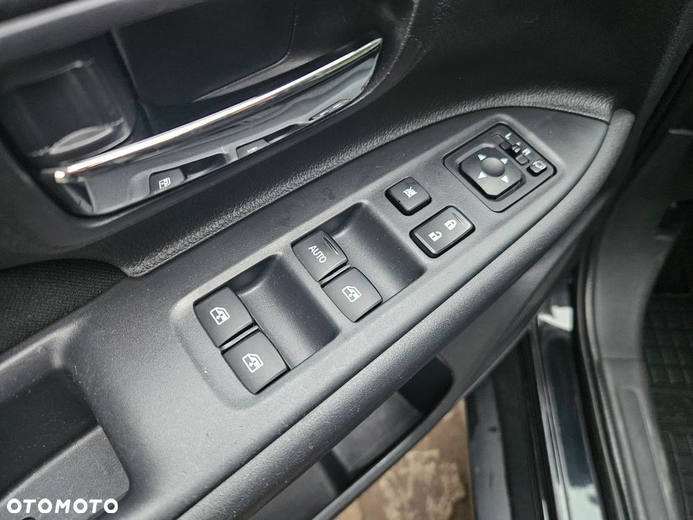 Mitsubishi Outlander 2.2 DI-D 4WD Plus - 24