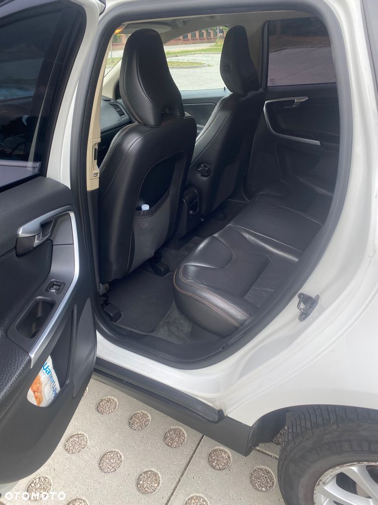 Volvo XC 60 D5 AWD Geartronic Summum - 4