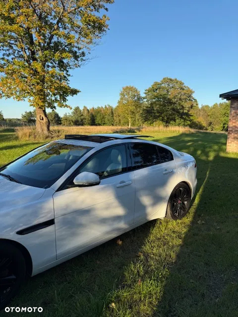 Jaguar XE 2.0 P250 R-Dynamic SE - 6