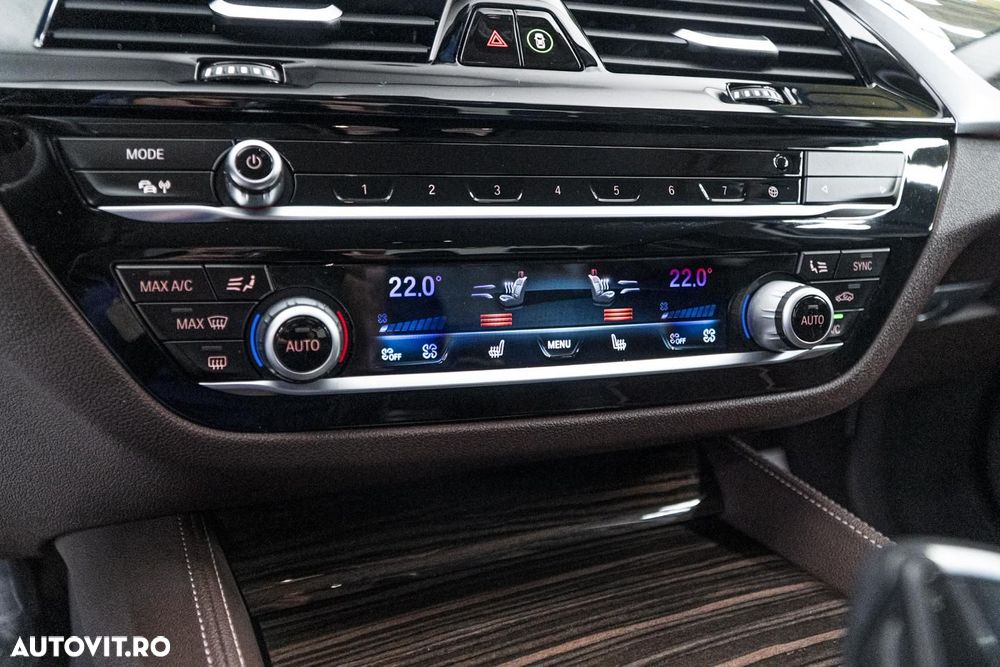 BMW Seria 5 530e Aut. Luxury Line - 11