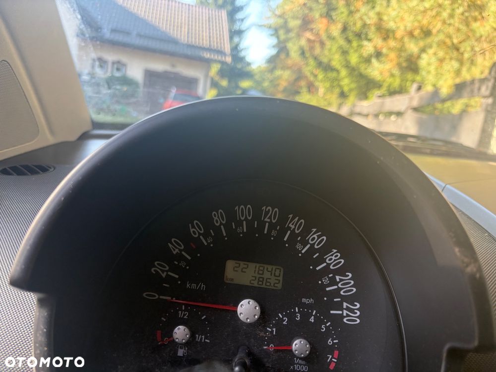 Volkswagen New Beetle - 9