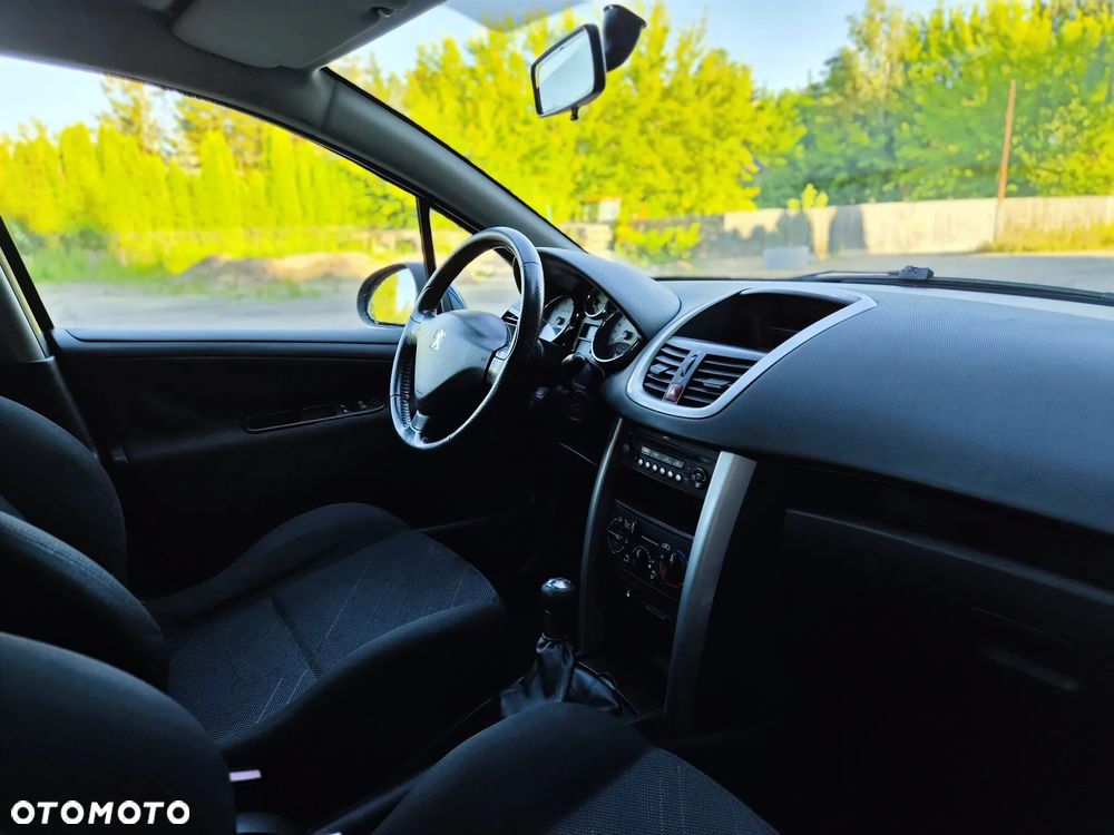 Peugeot 207 - 12