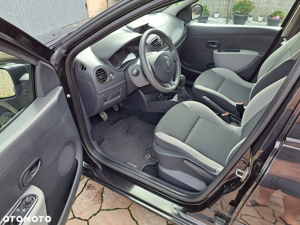 Renault Clio 1.2 16V Authentique - 14
