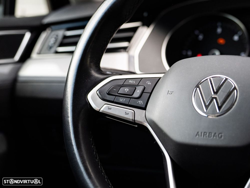 VW Passat Variant - 36