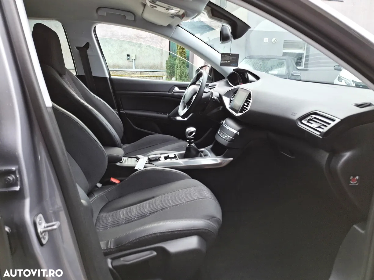 Peugeot 308 1.2 L PureTech Turbo S&S Allure - 14