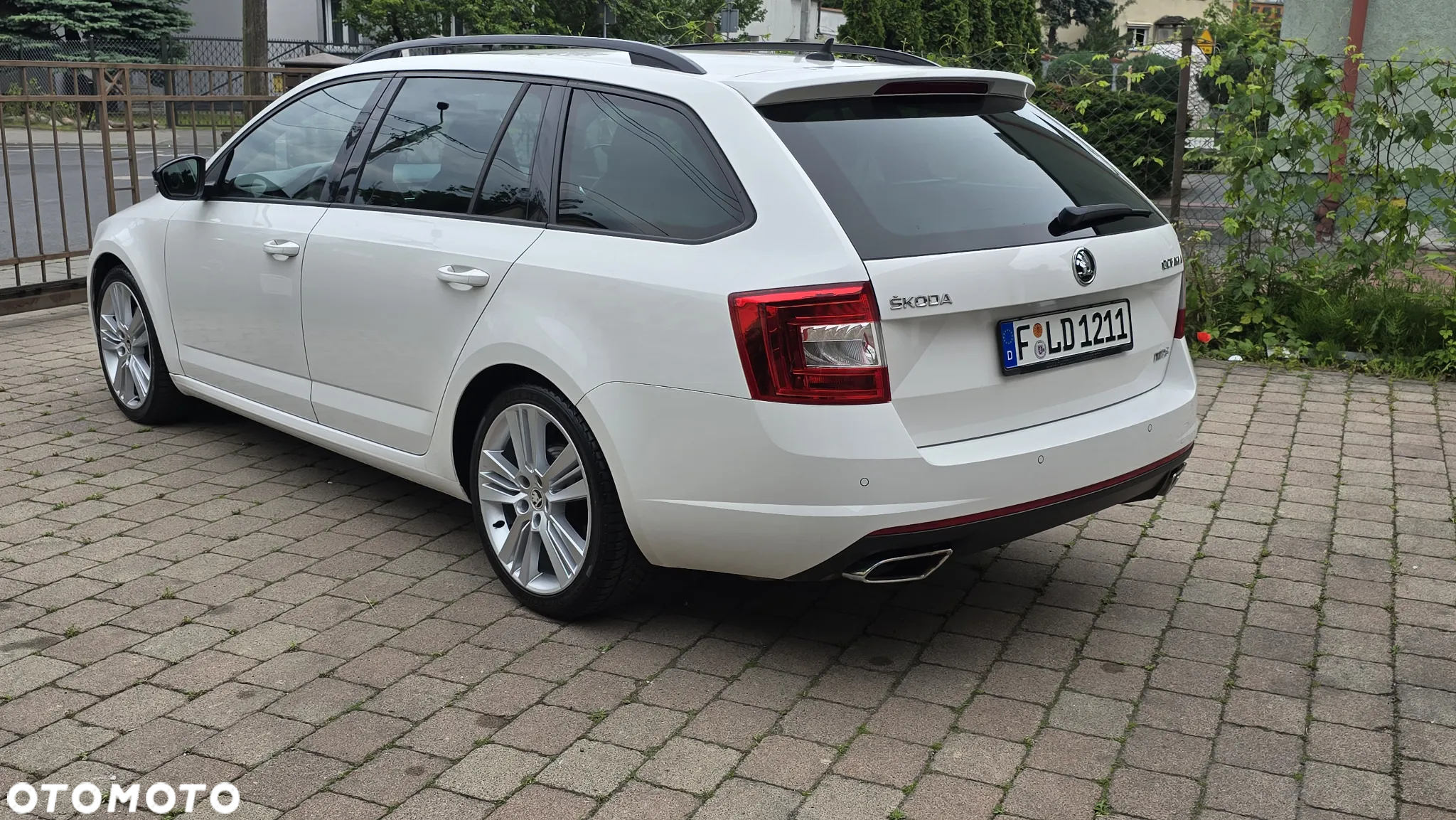 Skoda Octavia Combi 2.0 TDI DSG RS - 13