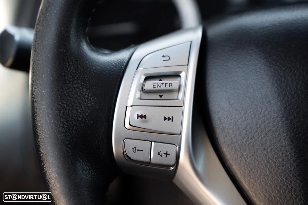 Nissan Navara 2.3 dCi CD 4WD N-Connecta - 12