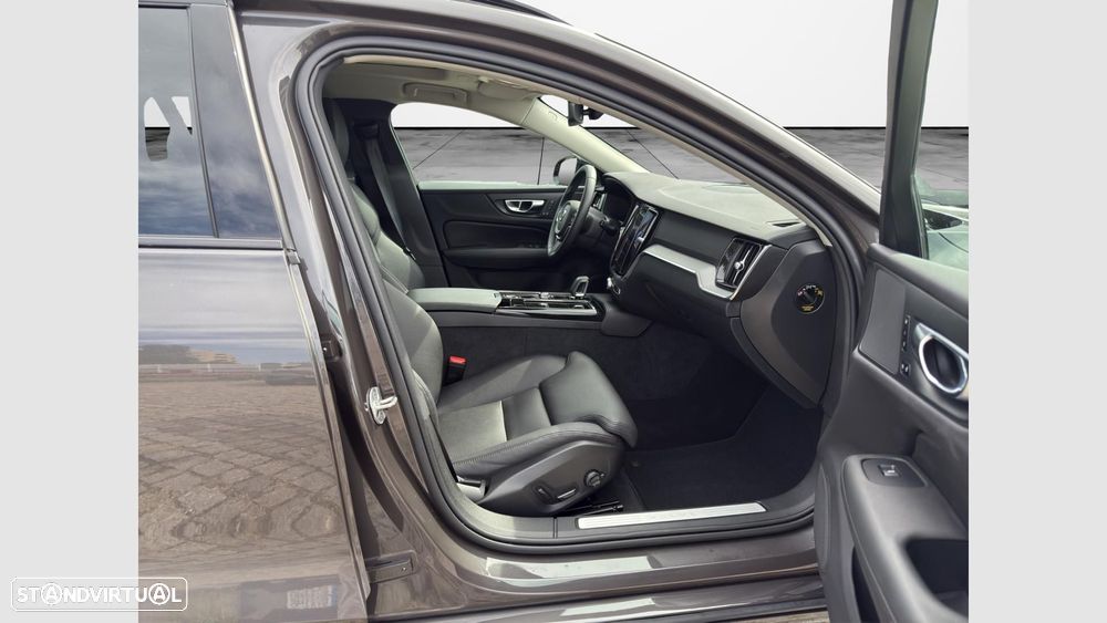 Volvo V60 2.0 T6 AWD TE Plus Dark - 15