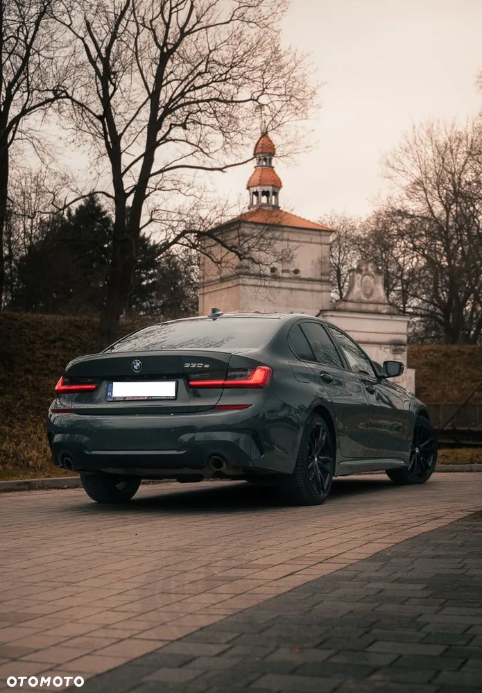 BMW Seria 3 330e M Sport - 8