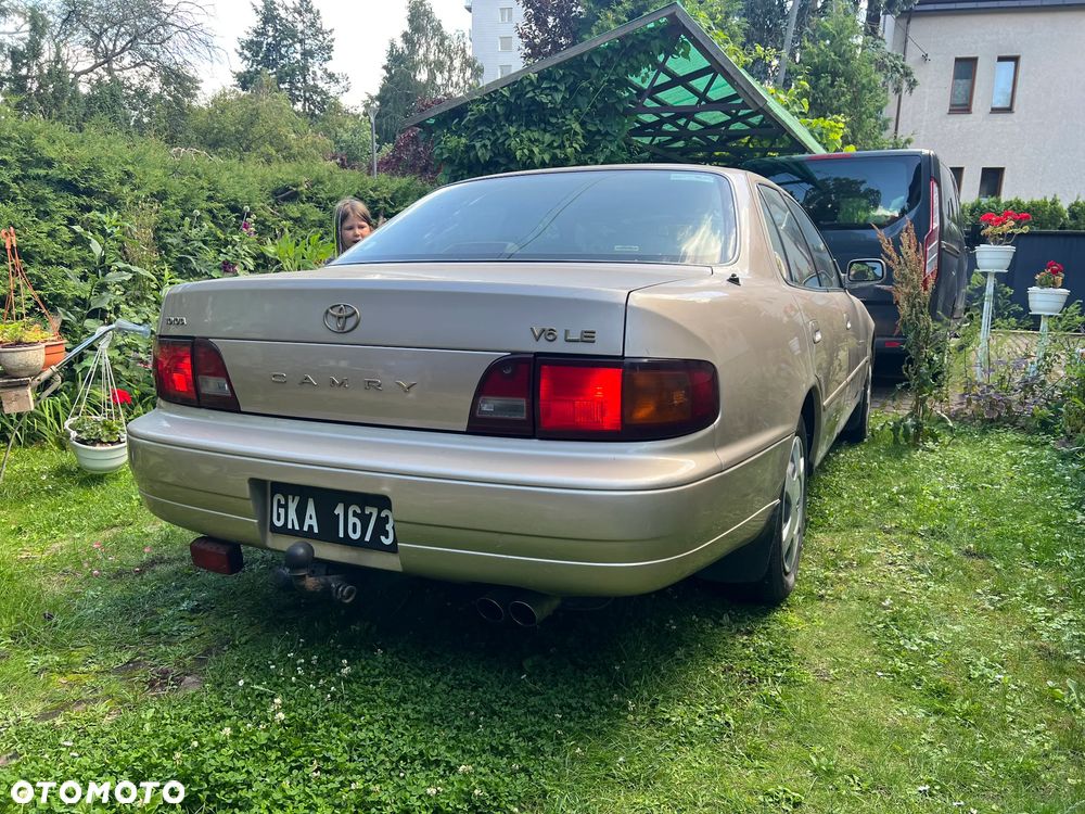 Toyota Camry 3.0 V6 LE - 1