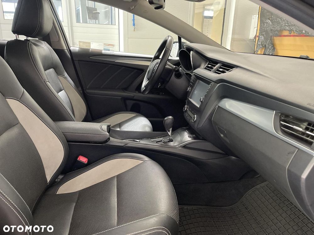 Toyota Avensis - 8