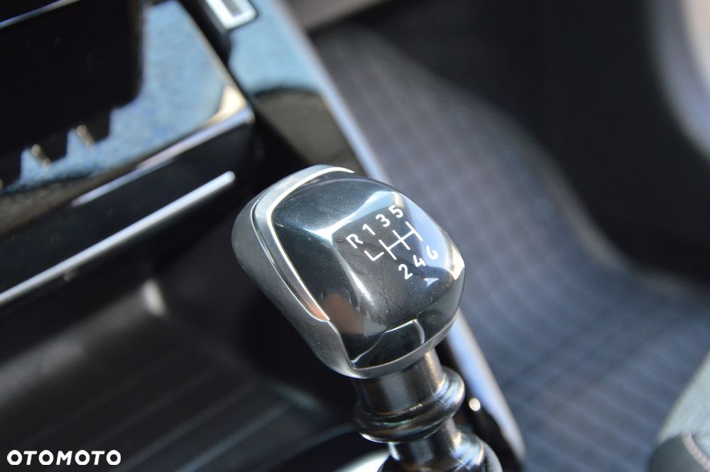 Peugeot 208 PureTech 100 Allure - 25