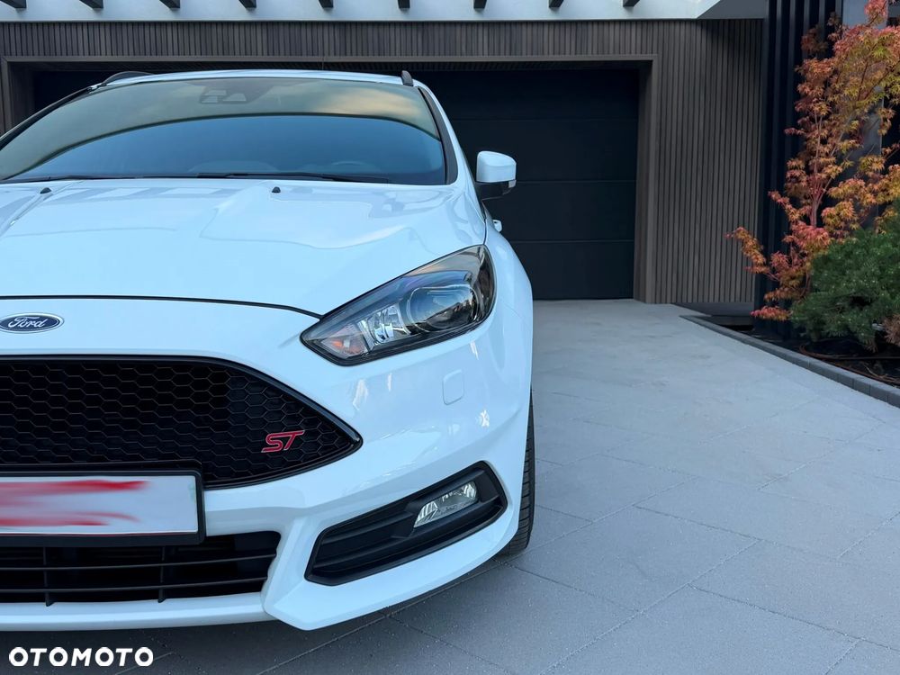 Ford Focus 2.0 EcoBoost ST mit Leder-Exclusiv-Paket - 18