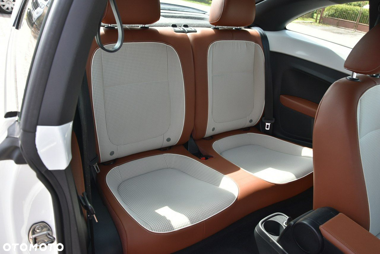Volkswagen New Beetle - 11