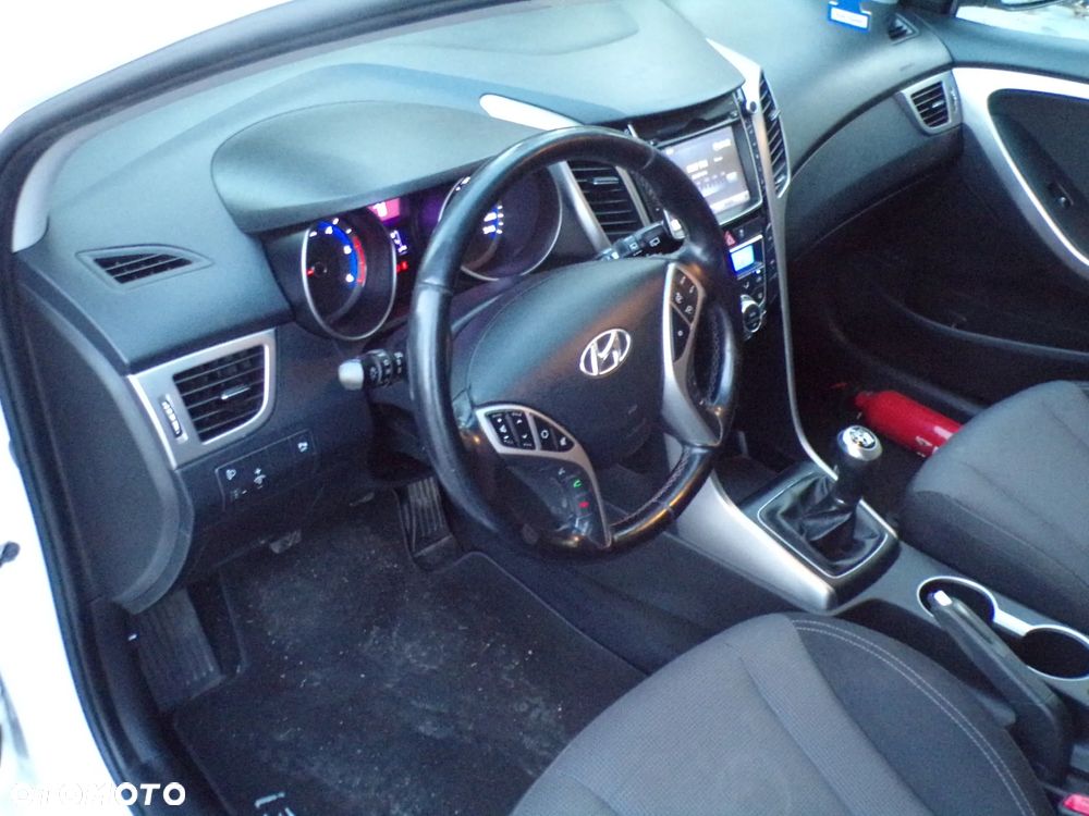 Hyundai i30 blue 1.6 CRDi Classic Navigation - 16