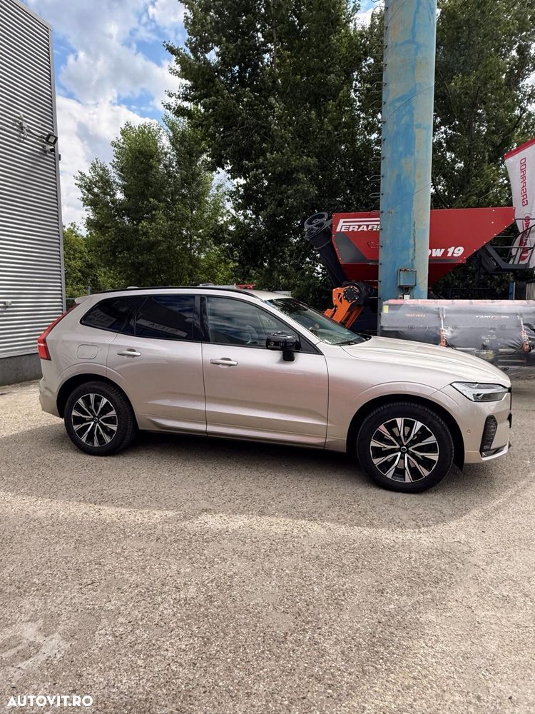 Volvo XC 60 B4 MHEV AT AWD Plus Dark - 6