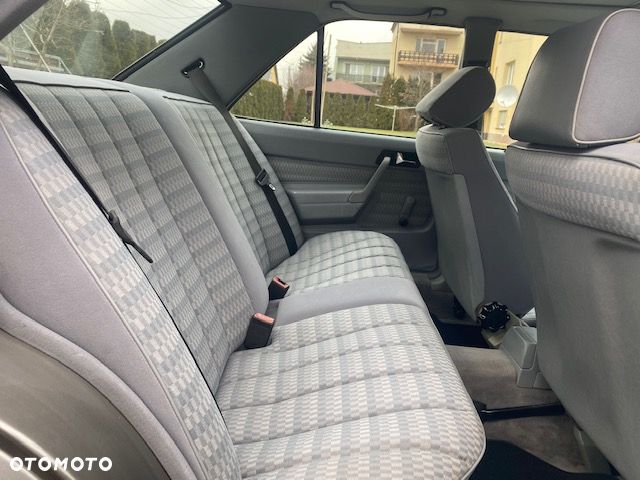 Mercedes-Benz W201 (190) - 19